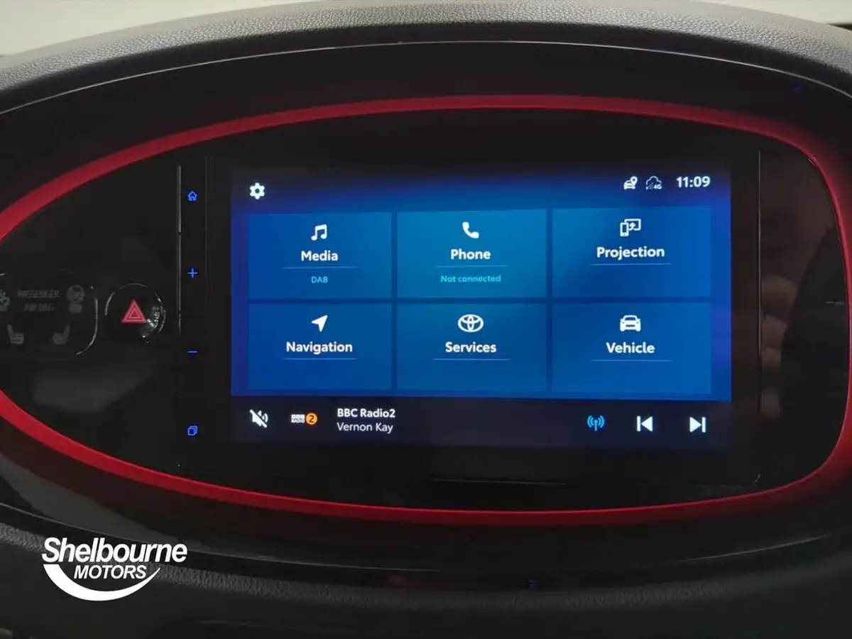 2024-toyota-aygo-x-10-vvt-i-undercover-cvt-big-3