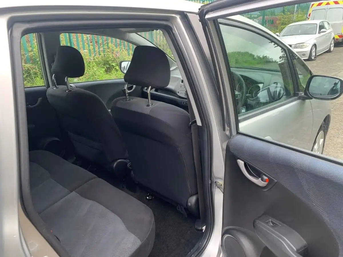 2009-honda-jazz-14-es-big-6