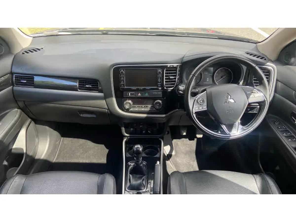 2017-mitsubishi-outlander-22di-d-4-big-9