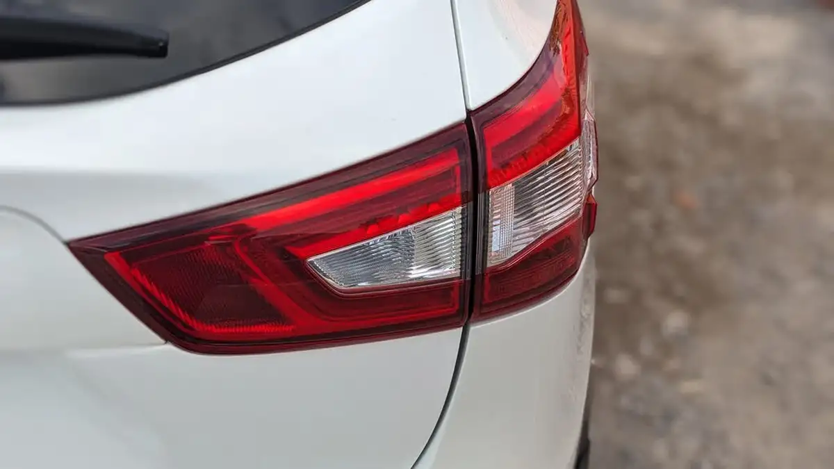 2014-nissan-qashqai-12-acenta-premium-big-18