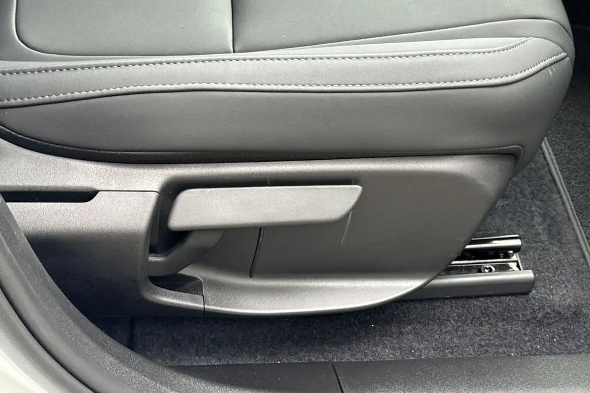 2024-volvo-ex30-e-single-motor-plus-extended-range-big-34