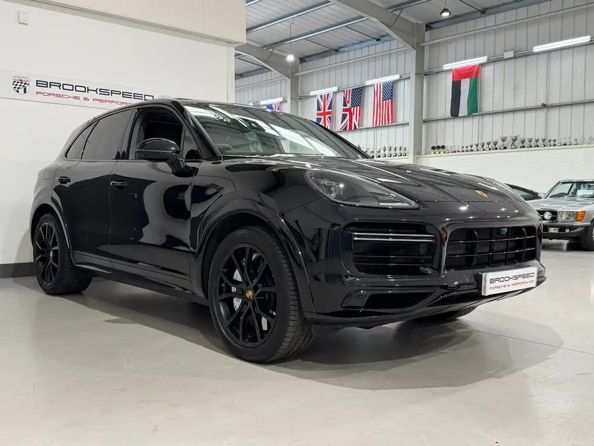 2022-porsche-cayenne-40-v8-turbo-station-wagon-big-5