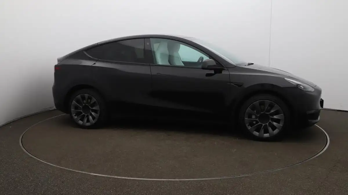 2022-tesla-model-y-e-long-range-big-48