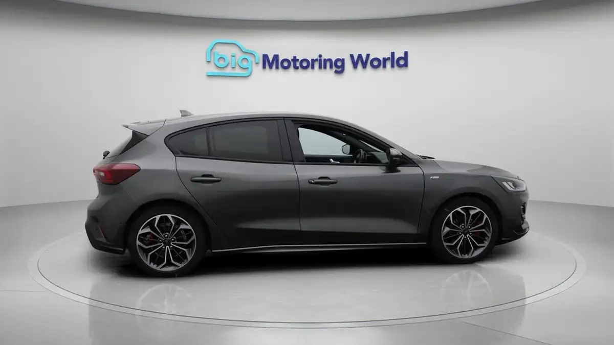 2023-ford-focus-10t-st-line-x-125ps-hybrid-mhev-hatchback-powershift-big-8
