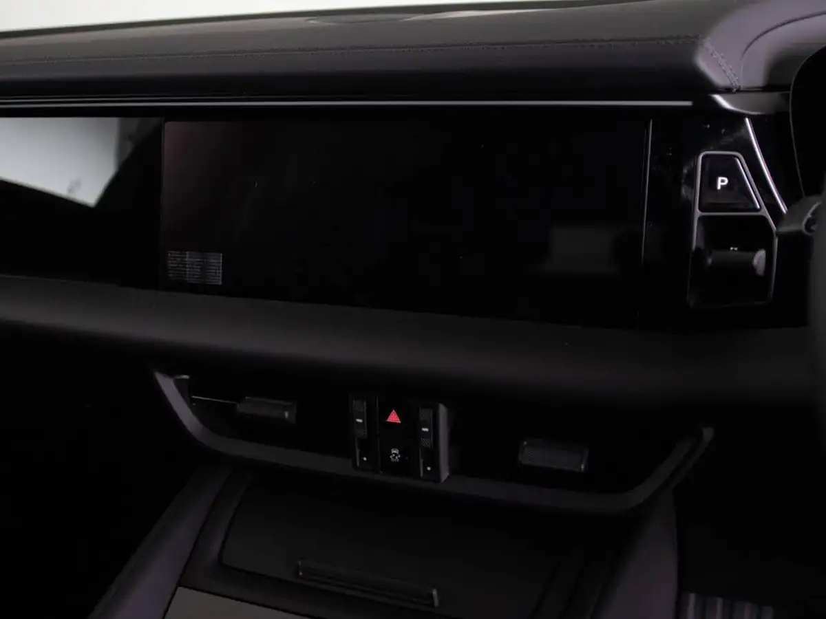 2025-porsche-macan-e-electric-big-42