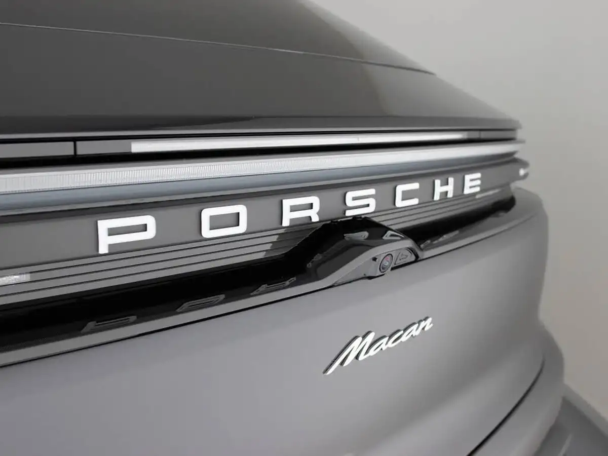 2025-porsche-macan-e-electric-big-18