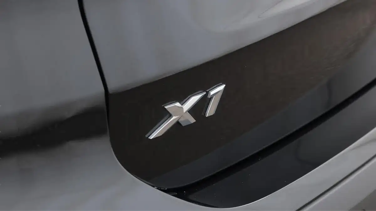 2021-bmw-x1-20-sdrive20i-xline-big-20