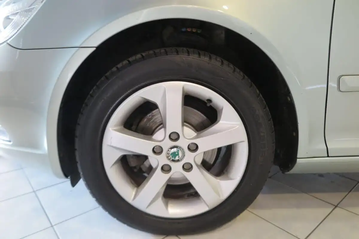 2012-skoda-octavia-14-se-124ps-estate-dsg-big-19