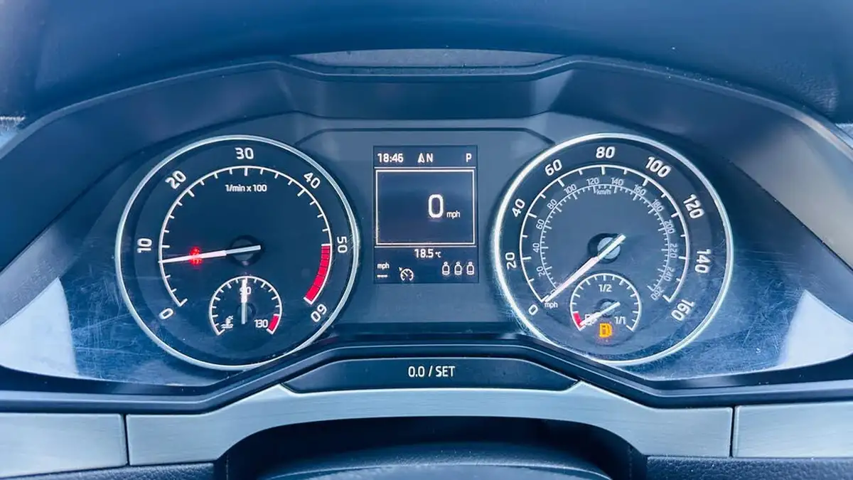 2016-skoda-superb-20tdi-se-business-hatchback-dsg-big-42