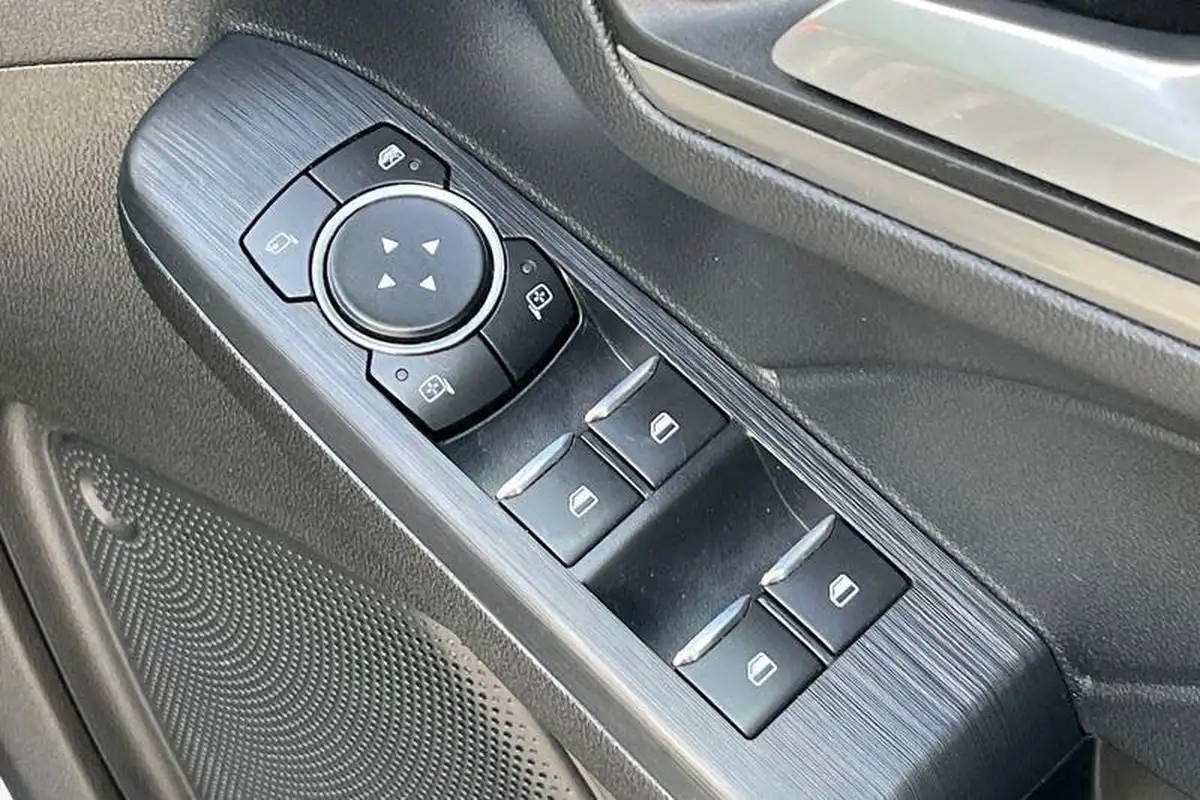 2022-ford-kuga-big-15