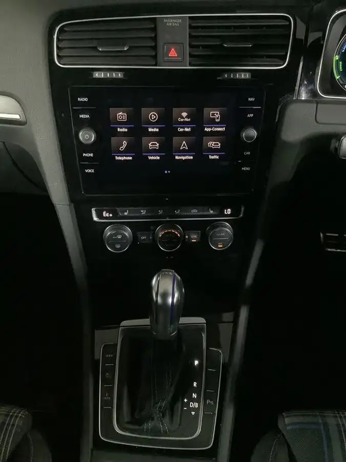 2018-volkswagen-golf-14-tsi-gte-advance-big-23