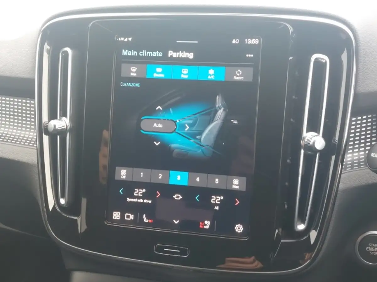 2024-volvo-xc40-20-b3-plus-big-18