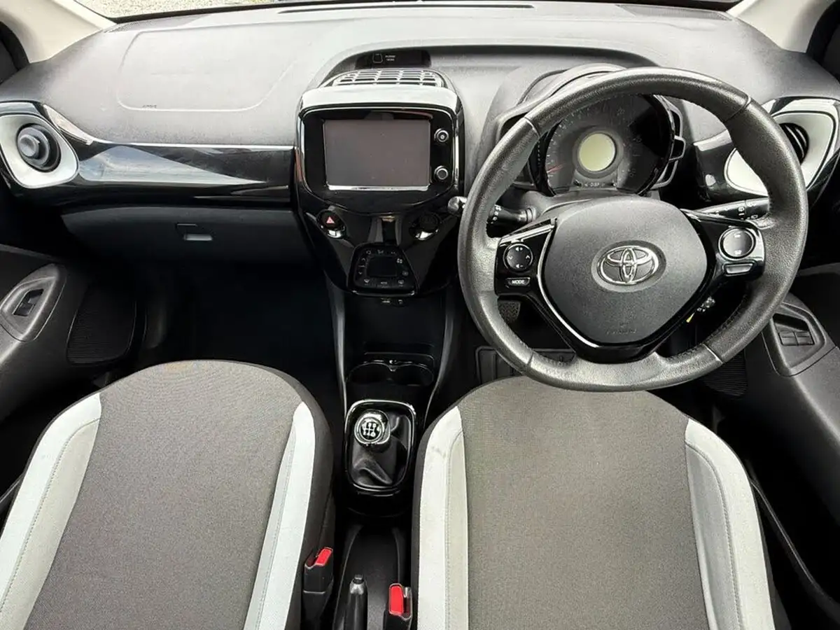 2014-toyota-aygo-10-vvt-i-x-clusiv-5d-big-24