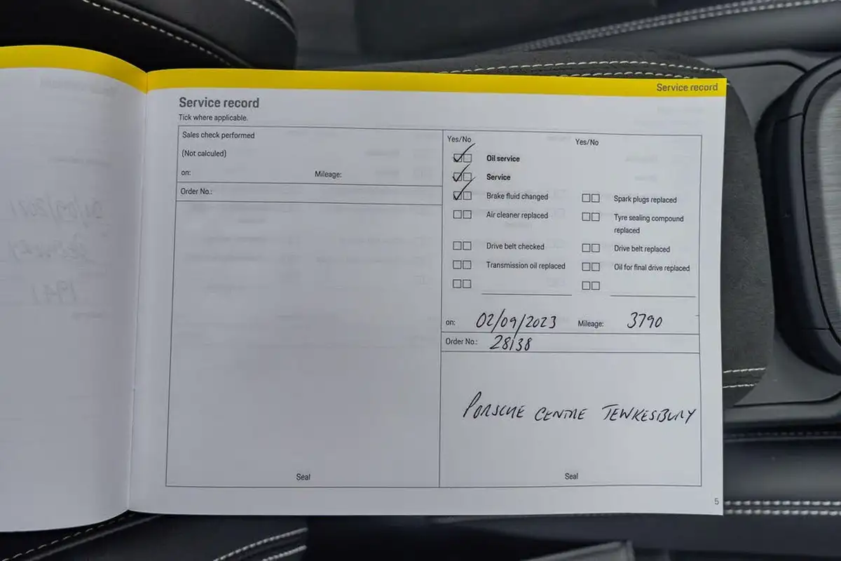 2021-porsche-911-40-gt3-rwd-big-59