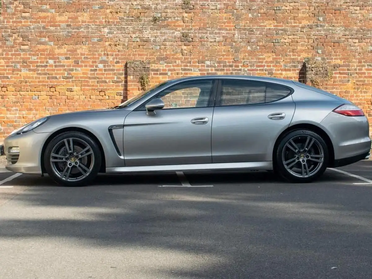 2010-porsche-panamera-36-4-big-1