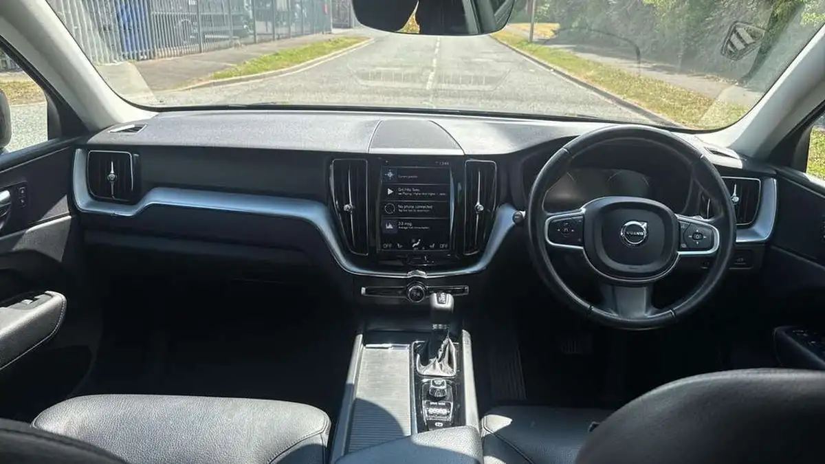 2019-volvo-xc60-20-t5-momentum-awd-big-4