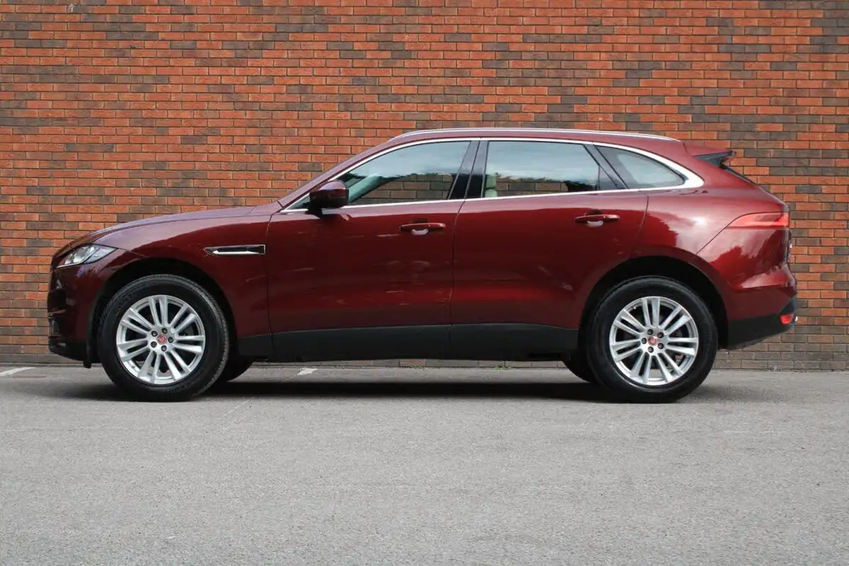 2016-jaguar-f-pace-20-i4d-portfolio-awd-auto-big-15