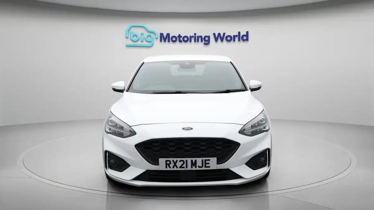 2020-ford-focus-20-st-line-x-hatchback-big-2