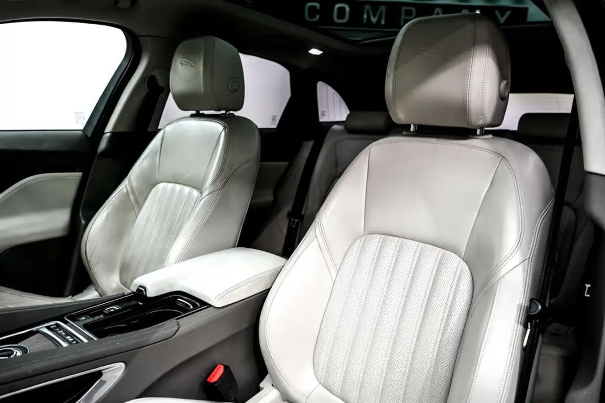 2017-jaguar-f-pace-30td-portfolio-big-12