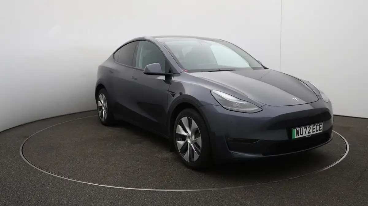 2022-tesla-model-y-e-long-range-big-25