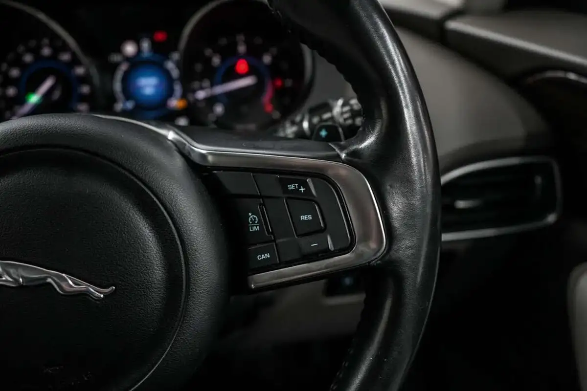 2017-jaguar-f-pace-30td-portfolio-big-40