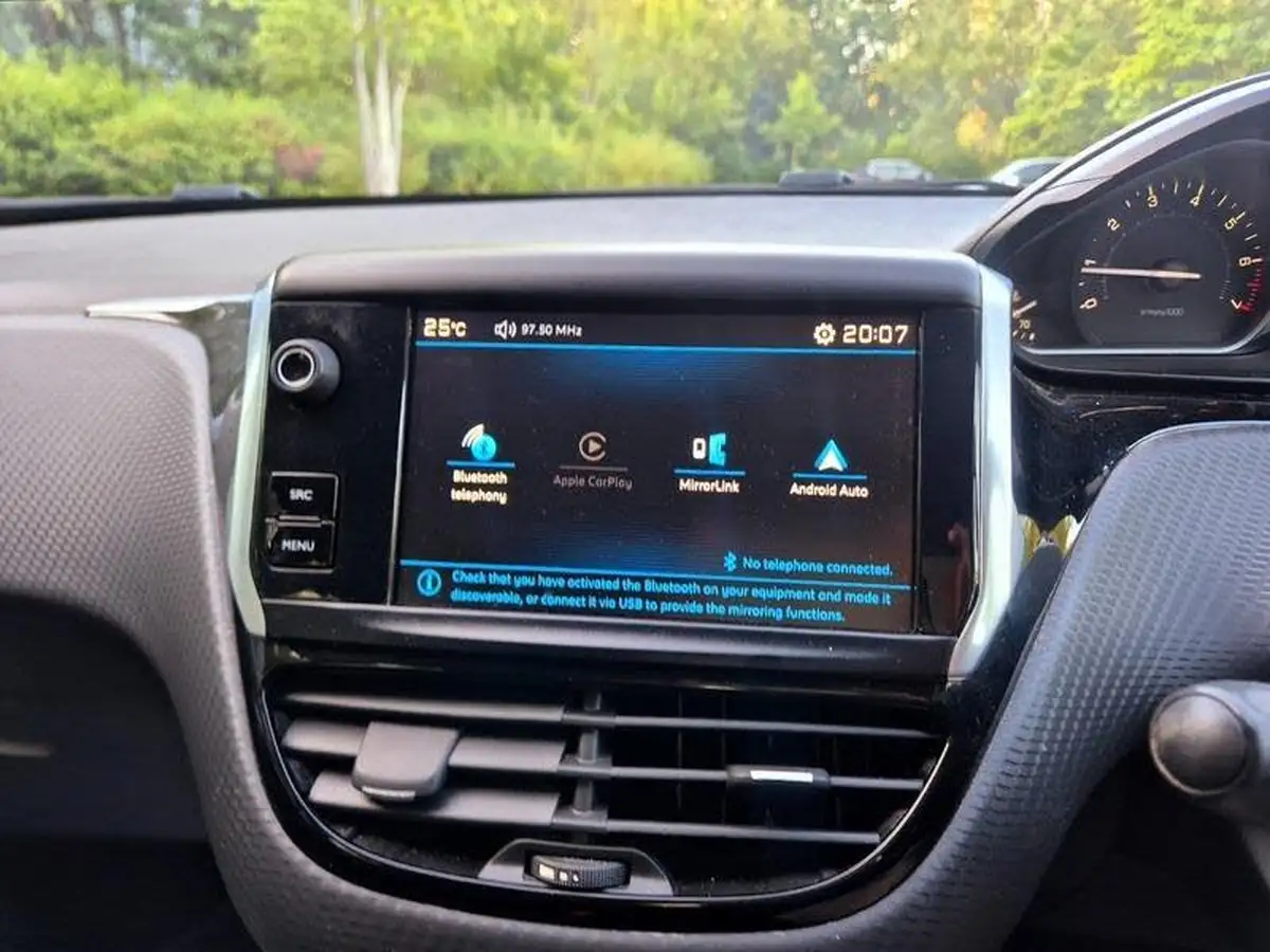 2017-peugeot-208-12-puretech-active-82bhp-5d-big-19