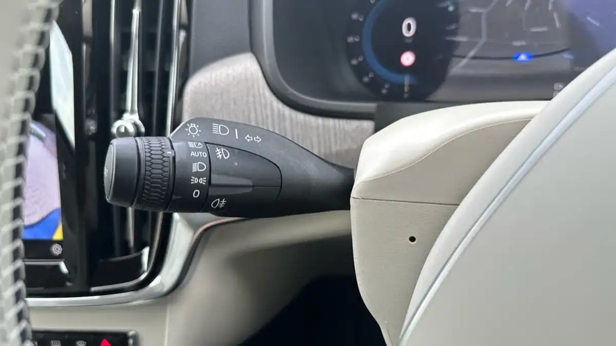 2025-volvo-v90-20-t6-plus-345bhp-dark-big-18