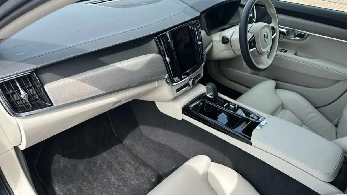2025-volvo-v90-20-t6-plus-345bhp-dark-big-46