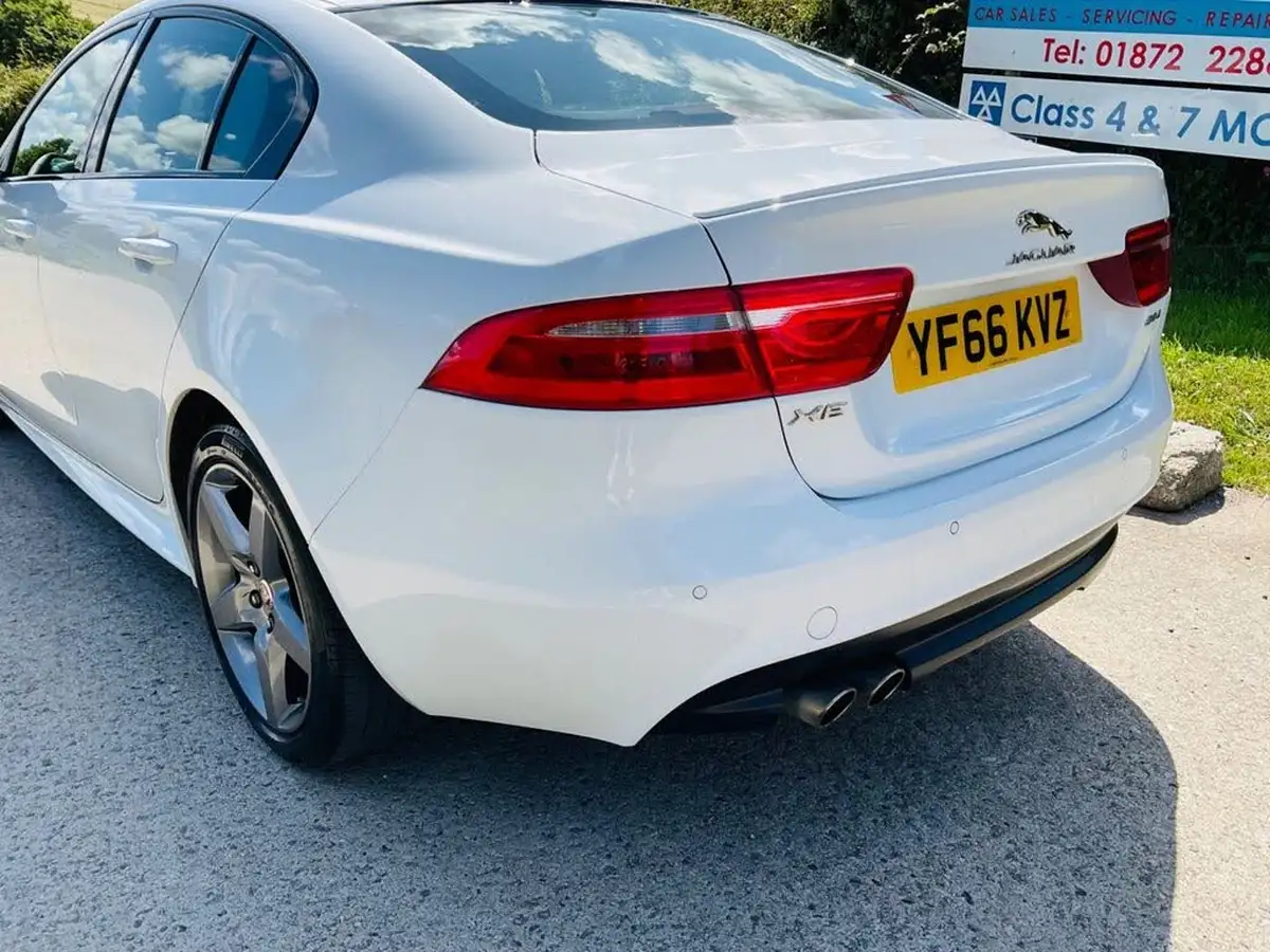 2016-jaguar-xe-20d-r-sport-180ps-big-12