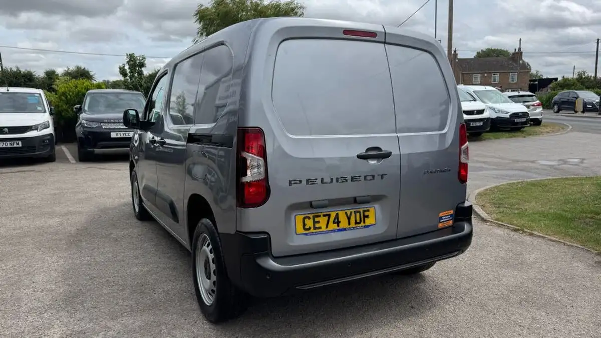 2024-peugeot-partner-15-bluehdi-professional-100pseu6d-big-20