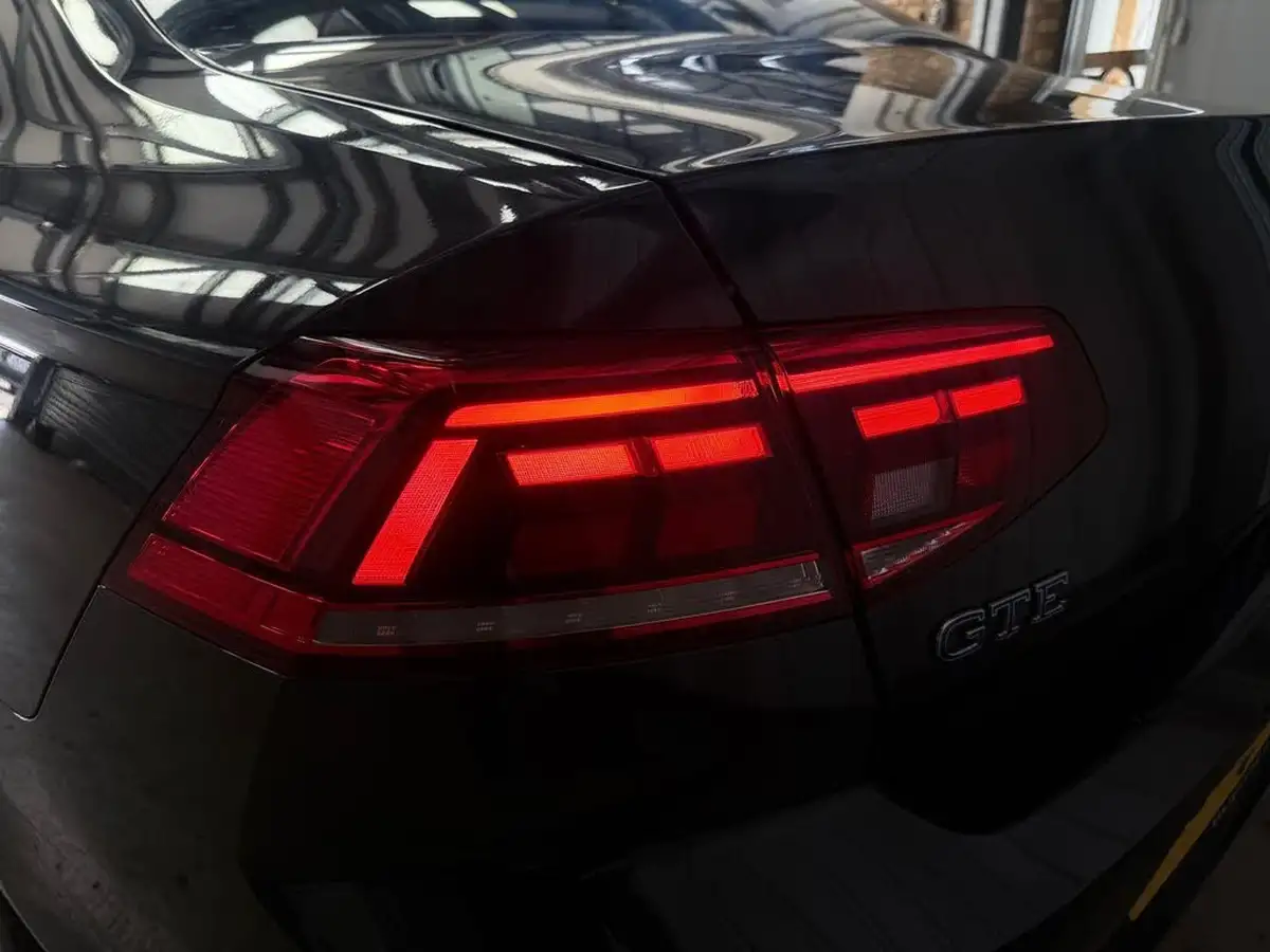 2021-volkswagen-passat-14-tsi-gte-saloon-4d-big-42
