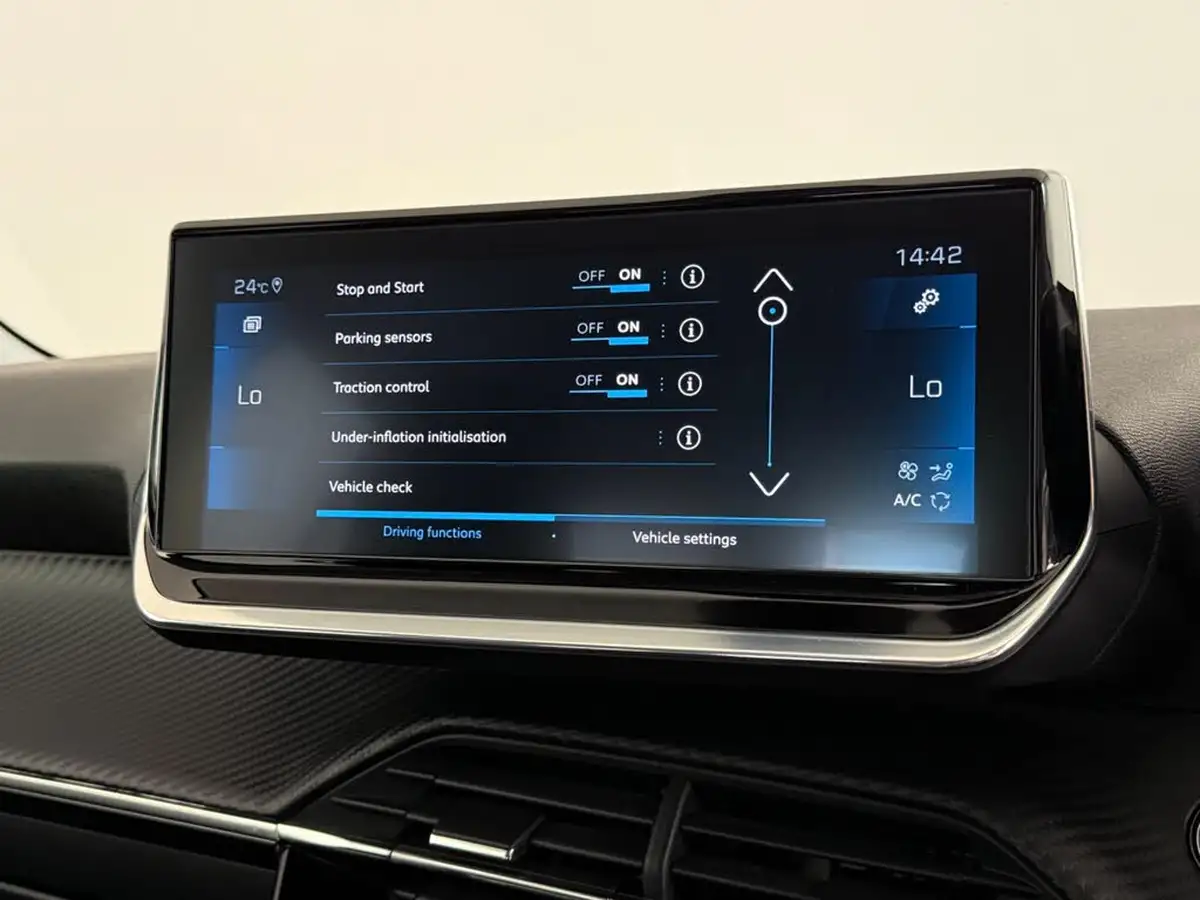 2020-peugeot-208-12-puretech-allure-100bhp-big-32