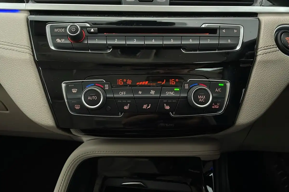2019-bmw-x1-20-sdrive-20i-xline-sdrive-20i-big-13