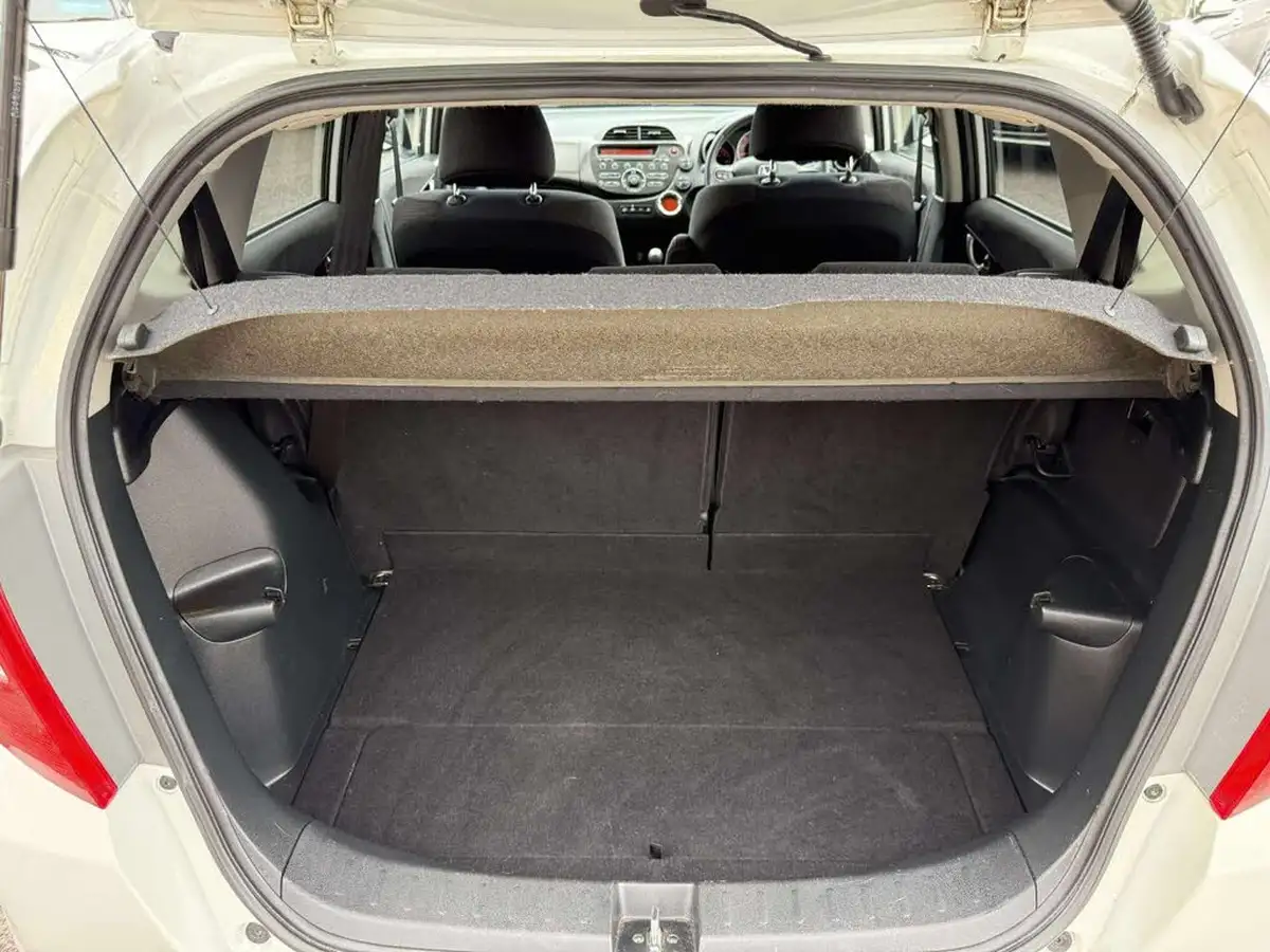 2014-honda-jazz-14-es-plus-big-21