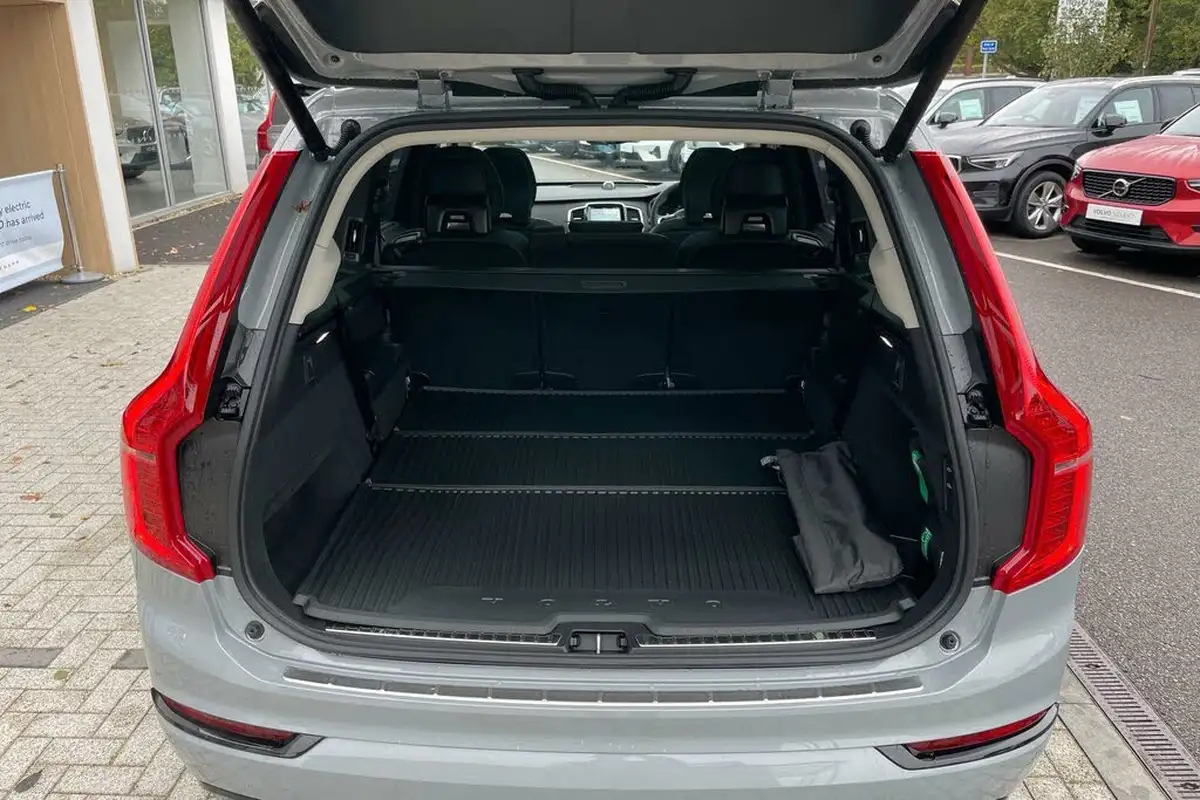 2024-volvo-xc90-20-b5-ultra-dark-big-18