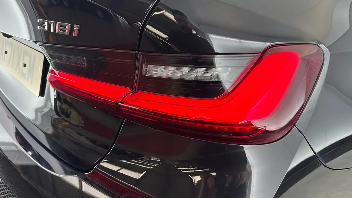 2021-bmw-3-series-20-318i-m-sport-saloon-4d-big-24