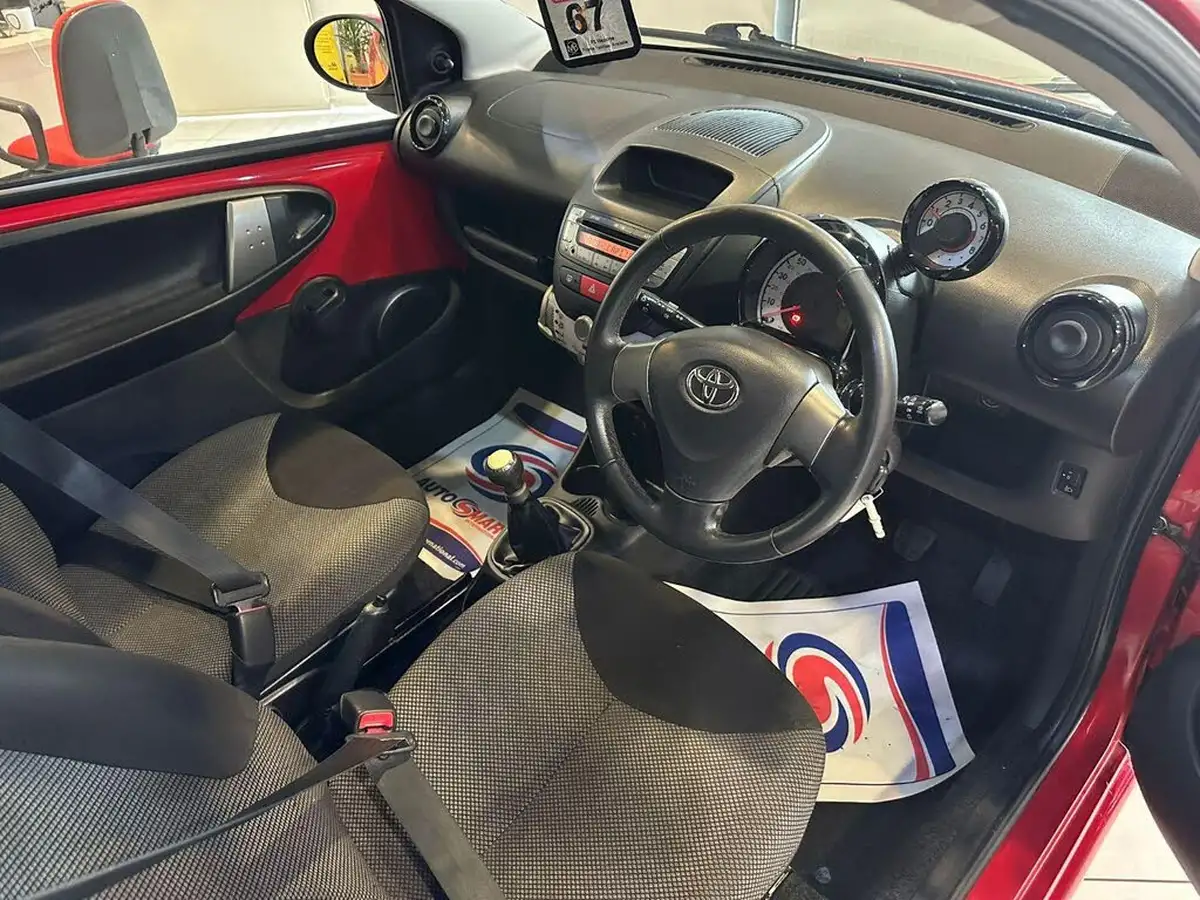2013-toyota-aygo-10-mode-ac-3d-big-15