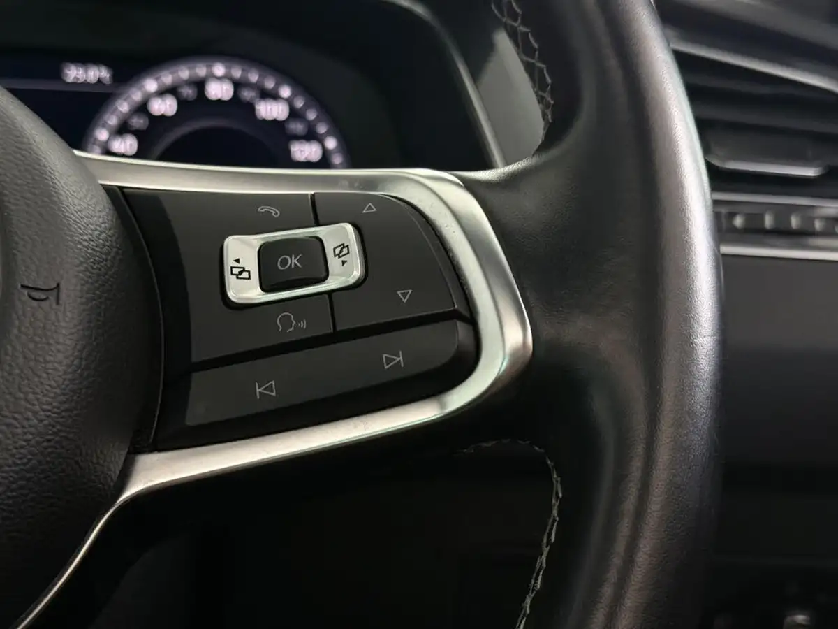 2017-volkswagen-tiguan-20-tsi-r-line-dsg-big-28