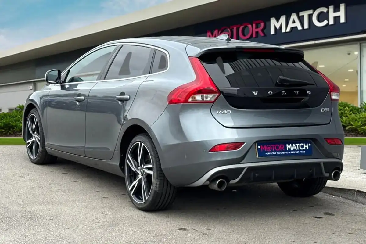 2016-volvo-v40-20td-d3-r-design-pro-geartronic-big-1