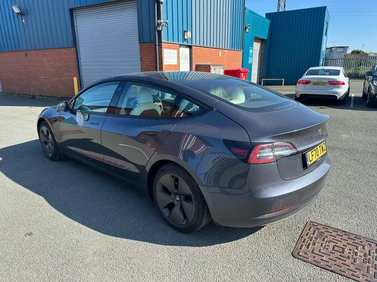 2020-tesla-model-3-e-long-range-big-4