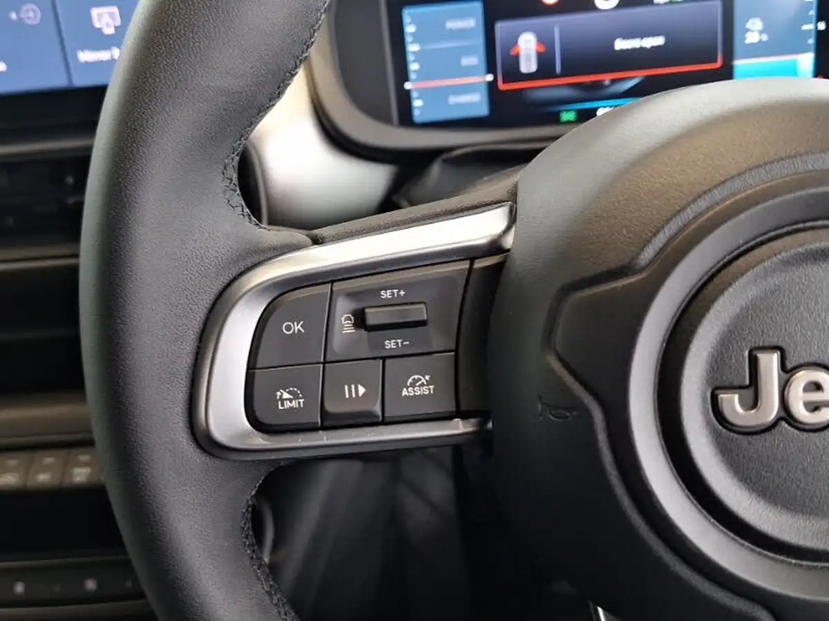 2024-jeep-avenger-e-summit-big-17