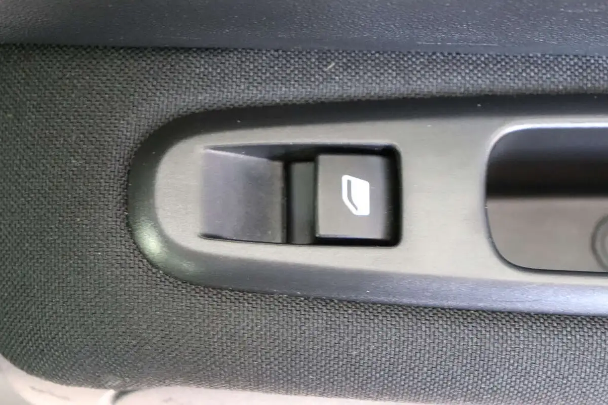 2018-citroen-c3-12-puretech-feel-82ps-big-33