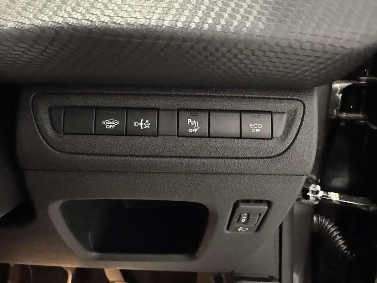 2019-peugeot-2008-suv-12-puretech-gt-line-110bhp-eat6-big-18