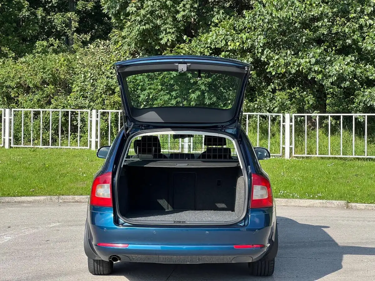 2012-skoda-octavia-16td-elegance-105ps-estate-dsg-big-12