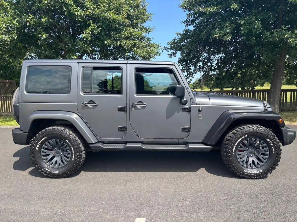 2015-jeep-wrangler-28crd-sahara-5d-big-3