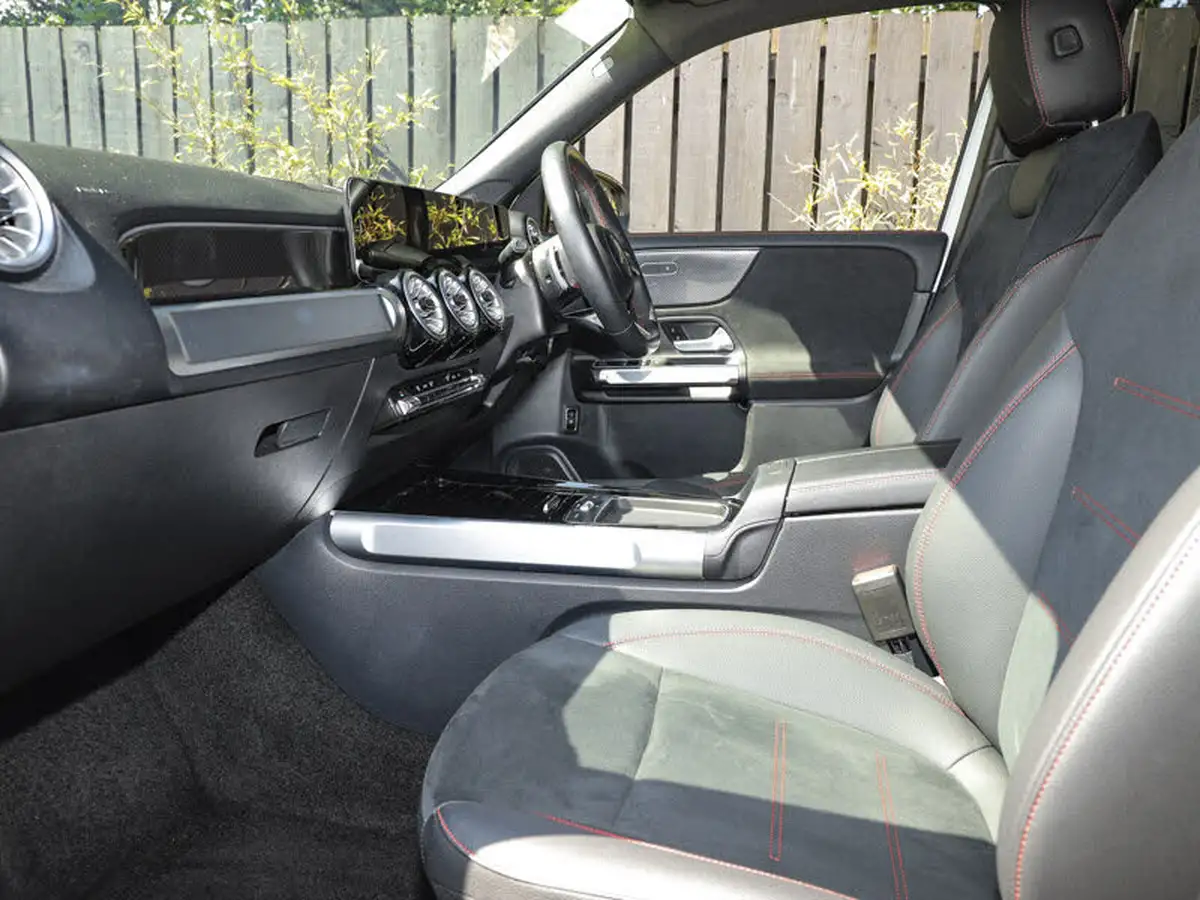 2024-mercedes-benz-glb-class-20d-glb220d-amg-line-executive-big-4