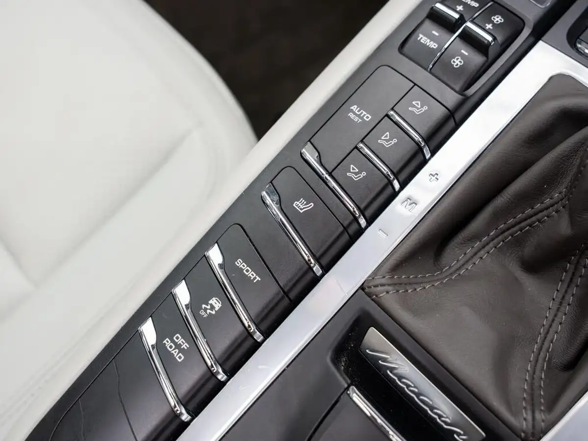 2021-porsche-macan-20-245ps-big-19