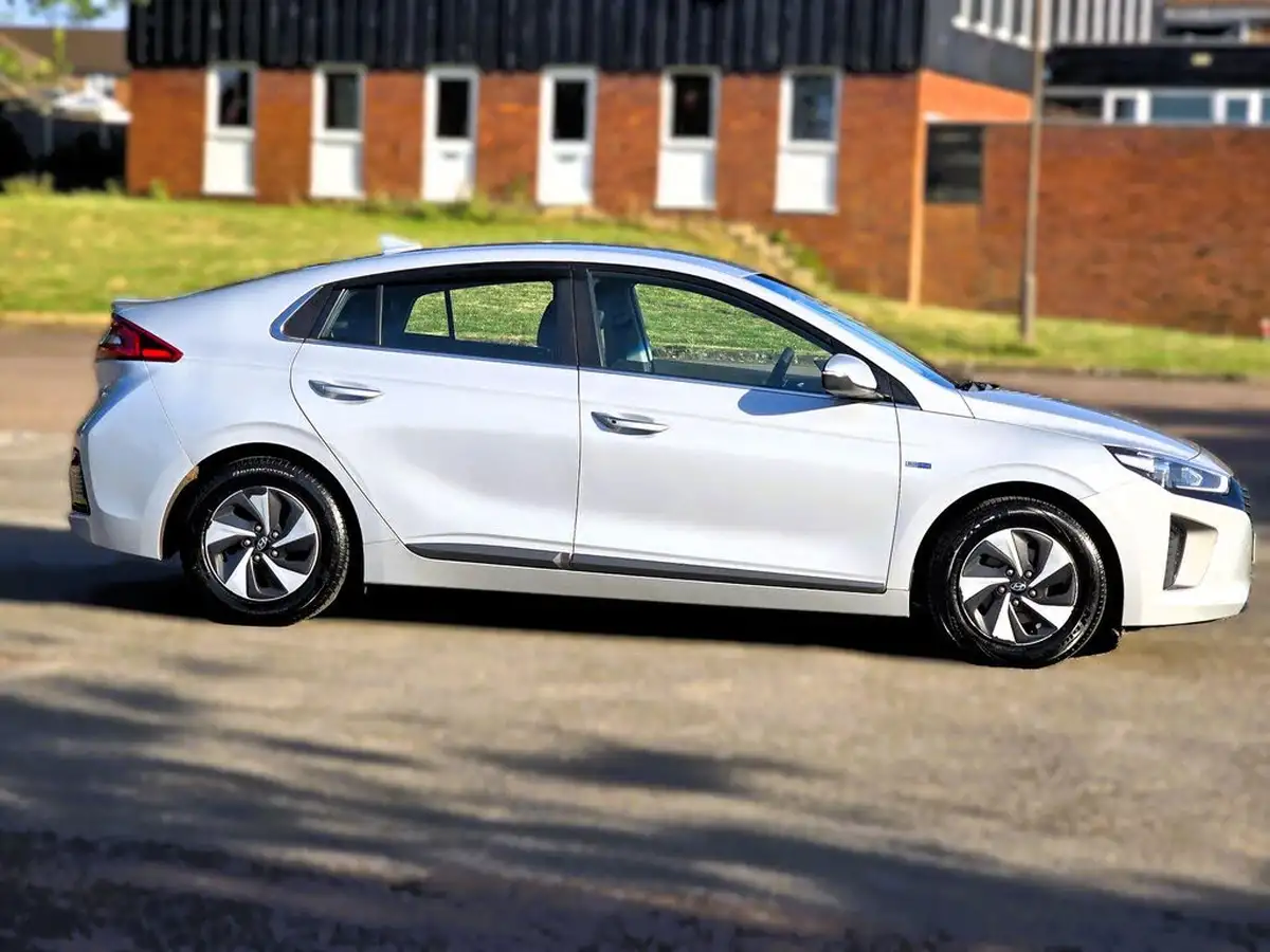 2018-hyundai-ioniq-16-gdi-premium-se-hybrid-big-8