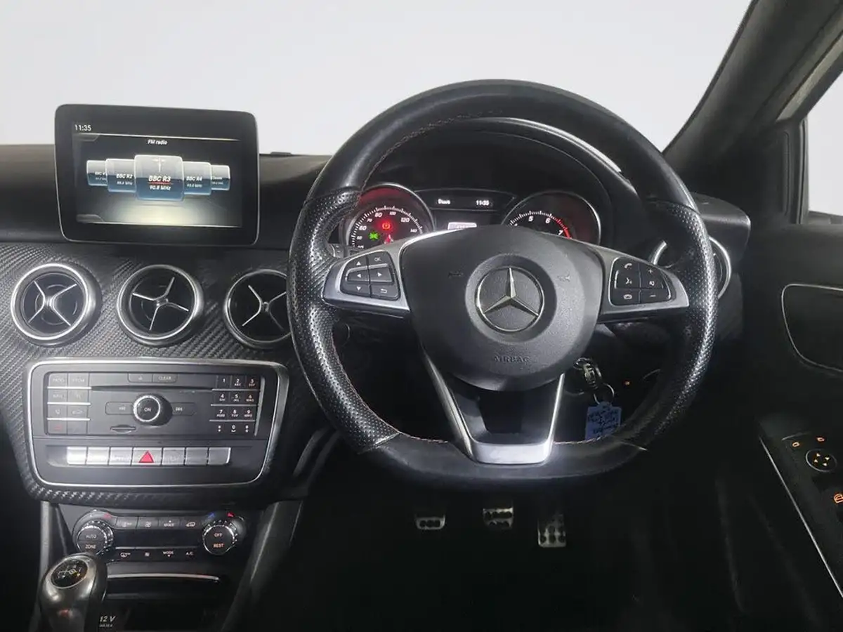 2016-mercedes-benz-a-class-16-a180-amg-line-ss-big-14