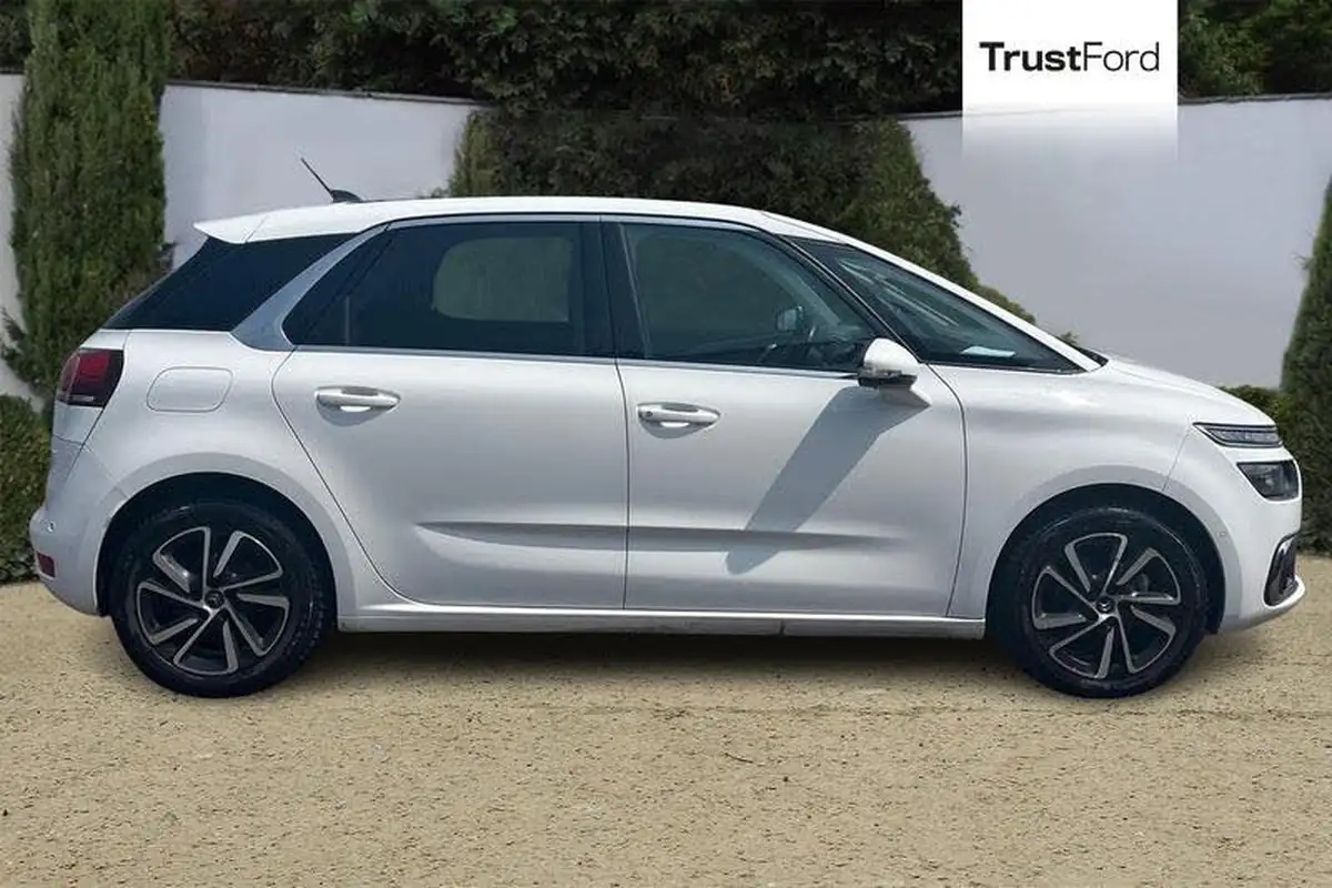 2018-citroen-c4-spacetourer-15bluehdi-flair-big-2